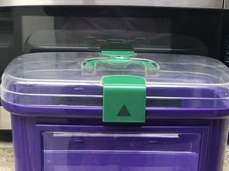 Plastic Container To Crafts Or Sewing Couple Scratches On Plastic Other Wise Very Handy