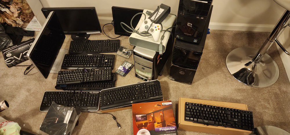 Lot of 4 computers and Monitors $50