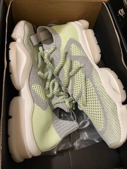 Sia Collective Ultimate Slime Glow Worn Size 12