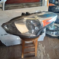 2015 - 2019 Nissan Versa Right Headlight