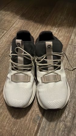 Tenis hombre size 10.5 on cloud