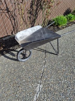 Decorative yard Wheelbarrow