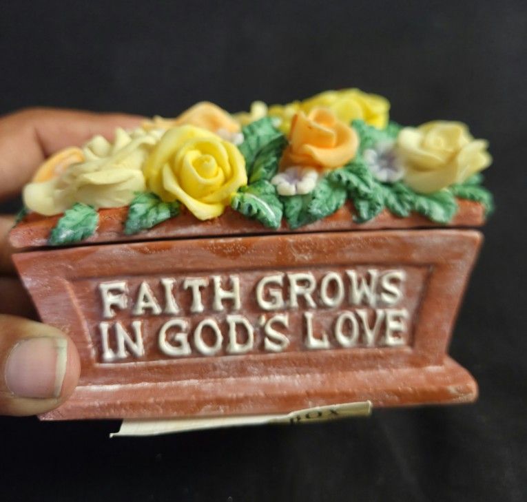 Unique!1998 Promise Box Ceramic Inscriptions From HOLY BIBLE 3.75"X3"X2.5"