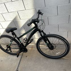 SCHWINN Bike Bicycle 26inch Wheels- New Inner Tubes- 21 Speeds - Front Disk Brakes And Suspension - Ready To Ride 