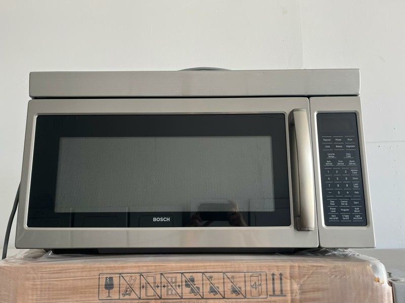Microwave Bosh 30 Inch Wide Great Condition