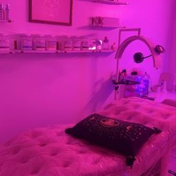 Curved Lash Bed