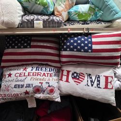 4 decorative throw pillows