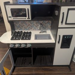 Melissa & Doug Chef's Play Kitchen 