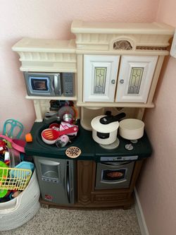 Kitchen with dishes