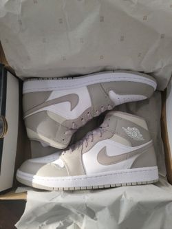 Air Jordan 1 Mid College Grey Bone White 