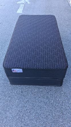 Twin mattress and box spring