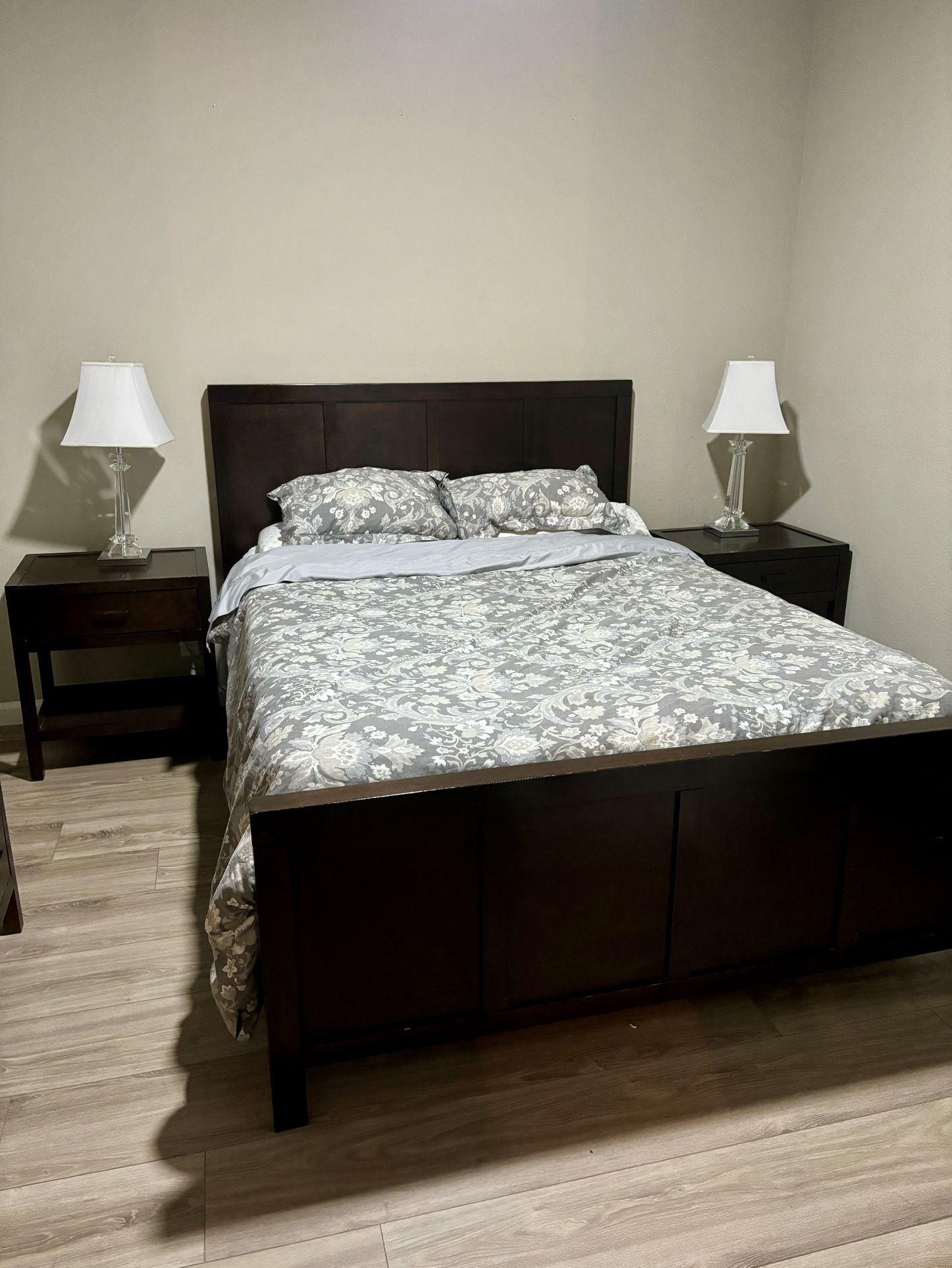 Queen Bedroom Set – Bed, Mattress, Dresser & 2 Nightstands 