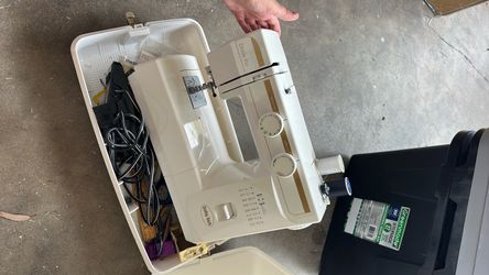 WORKING Denim Pro Vintage Sewing Machine - tools and thread included