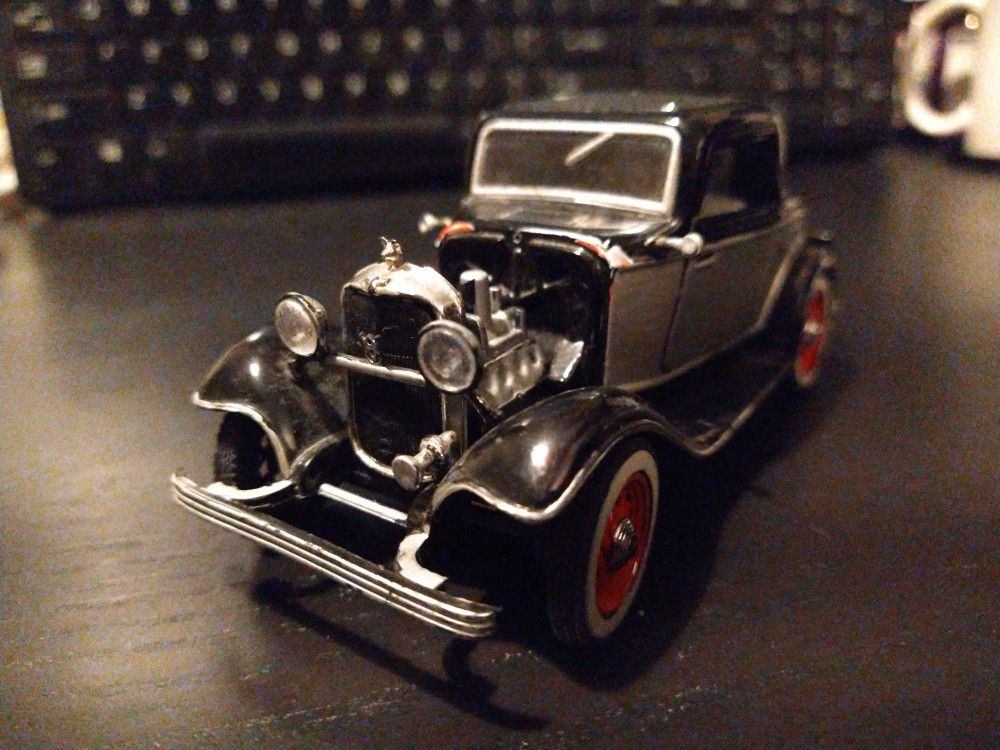 1932 Ford 3 Window Coupe Model Car