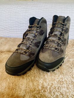 Men’s size 13 Hiking Boots NEW