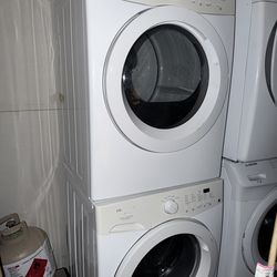 Frigidaire white washer and dryer set