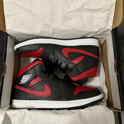 AIR JORDAN 1 MID