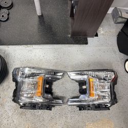 2018 - 2020 Ford F150 Headlights OEM (light bulbs included)