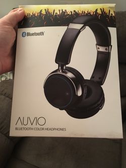 Wireless Bluetooth headphones