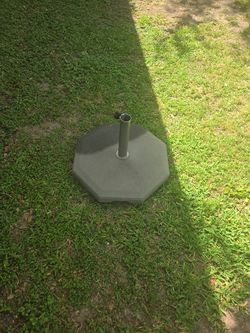 Umbrella base really heavy concrete in seminew condition