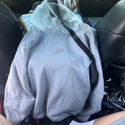 Men's Nike Tech Fleece Hoodie Sweater in Heather Grey,