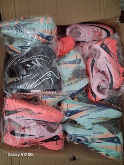Soccer shoes