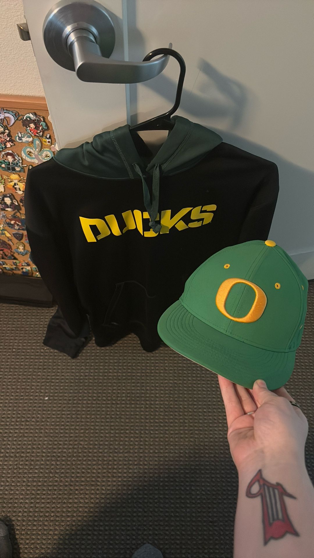 UO Gear (Hoodie + Cap)
