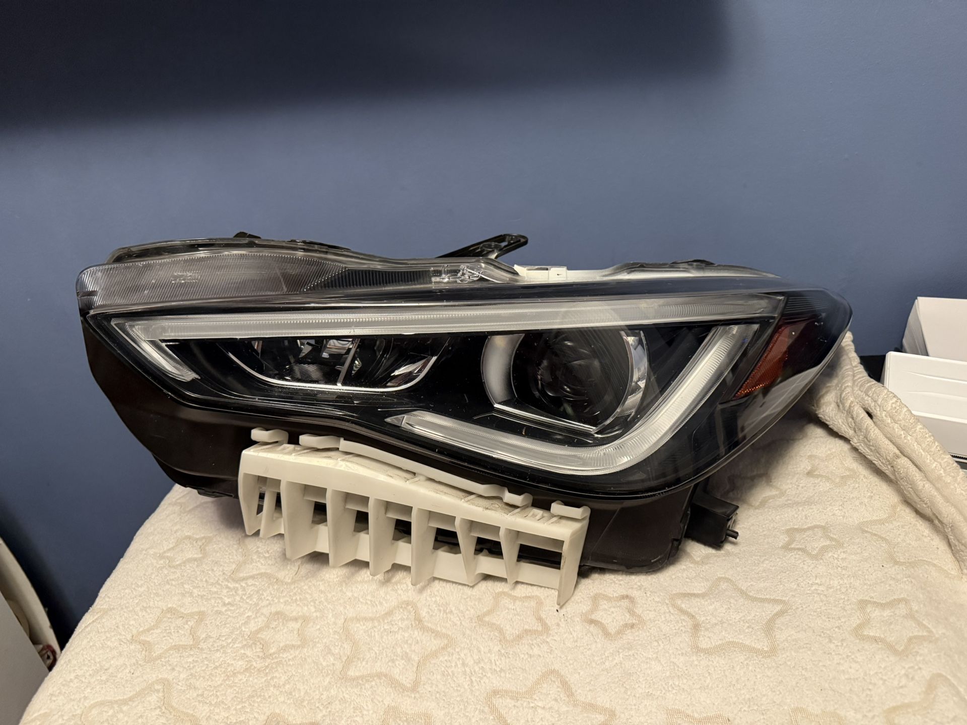INFINITI Q60 Left Headlight 2017 2018 2019 2020 2021 2022