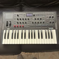 Korg Modwave MK 1 Wavetable Synthesizer Keyboard