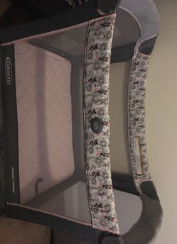 Minnie Mouse pack and play