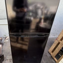 Haier HA10TG21BSB 9.8 Cu. Ft. Top Freezer Refrigerator