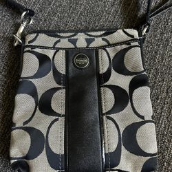 Authentic Coach Signature Crossbody Bag- Great Condition 