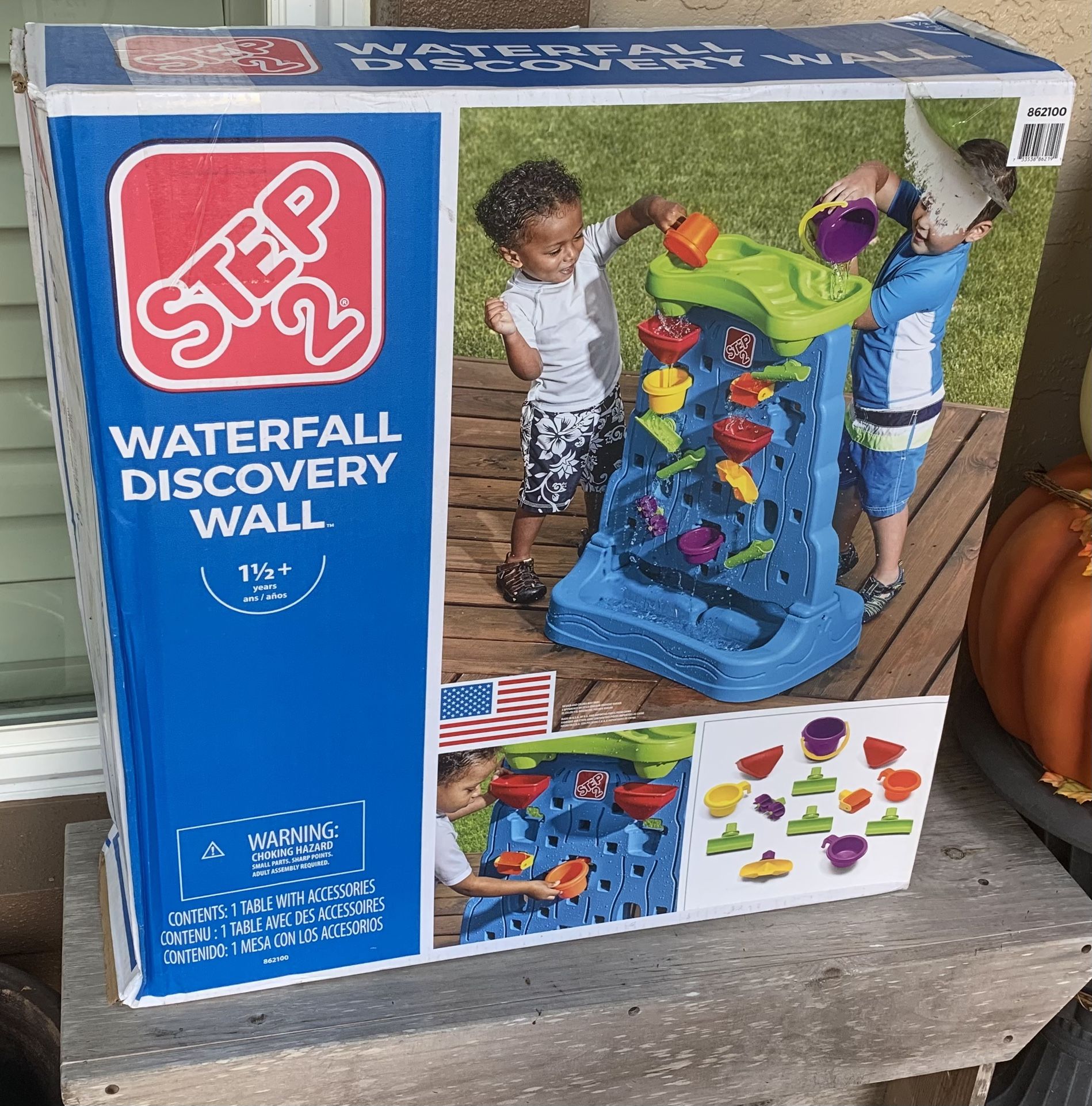 Step 2 Waterfall Discovery Wall With 13 Piece Play Set