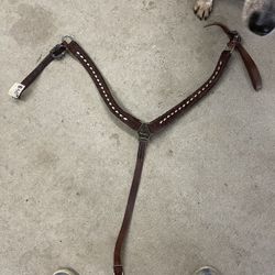 Brand New Whinneywear Breast Collar 