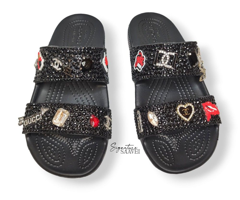 BRAND NEW Signature Croc Sandals (Women's Size 6)