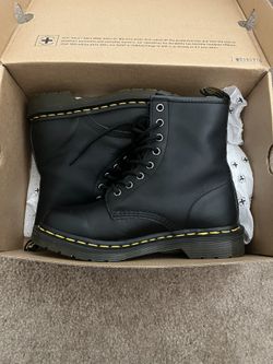 DR MARTENS 1460 WOMEN'S SMOOTH LEATHER LACE UP BOOTS