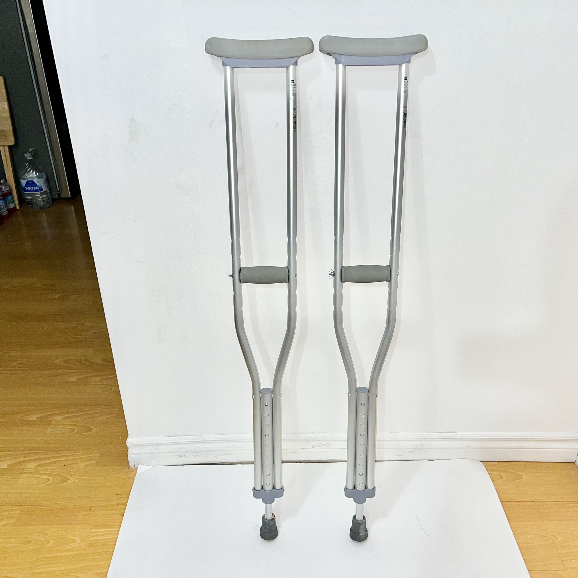 Medichoice Adjustable Aluminum Crutches 5’2”-5’10” Preowned Good Condition