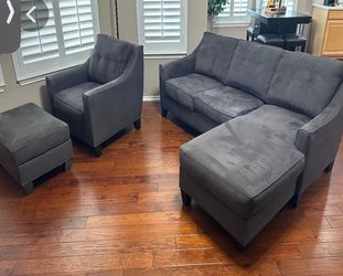 Sectional W/ Chair! Delivery Available!