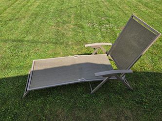 2 folding  mesh lawn chairs