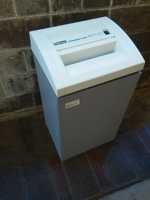 Fellowes PowerShred C-420C Unjammable Shredder for Paper, Plastic and Other Materials