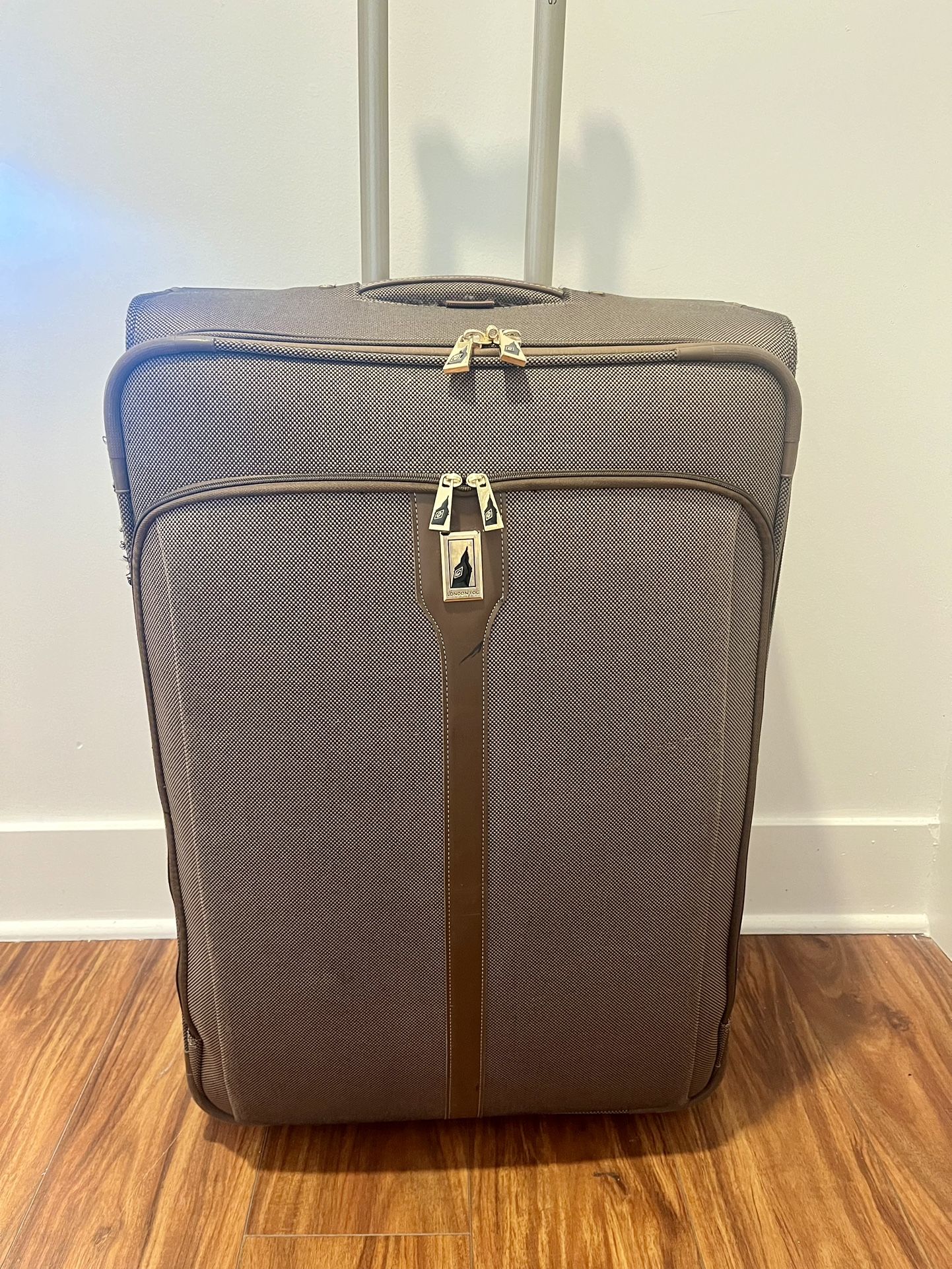 LARGE London Fog 2-Wheeler Travel Luggage 28”