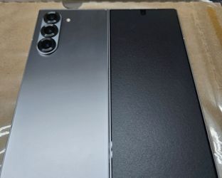 *BRAND NEW * in box Samsung Z Fold 6 & Extras!