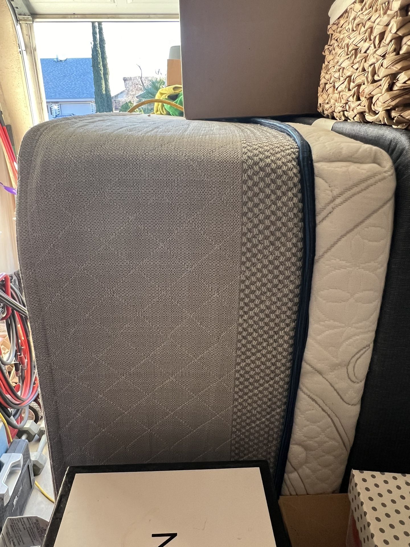 Innocor Comfort Queen Mattress And Box Spring