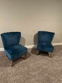 A Pair Of Teal Crushed Velvet Upholstered Accent Chairs for Sale