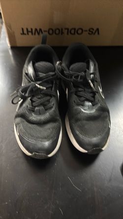 Boys Nike Revolution