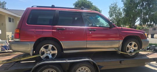 1998 Subaru Forester S AWD – Runs – Needs Driveshaft/Shifter Repair – Project